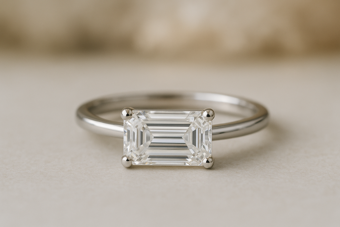 PT 2.5ct エメラルドカット ラボグロウンダイヤモンドリング（横向きセッティング）［IGI鑑定書付き］
