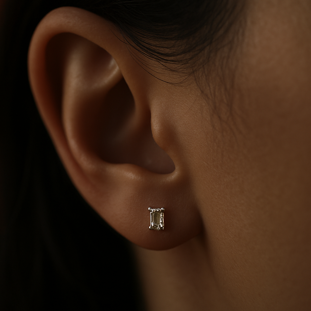 エメラルドカット ラボグロウンダイヤモンド ピアス（片耳用）プラチナ 0.3ct